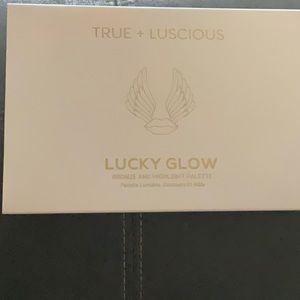True Luscious Lucky Glow Palette